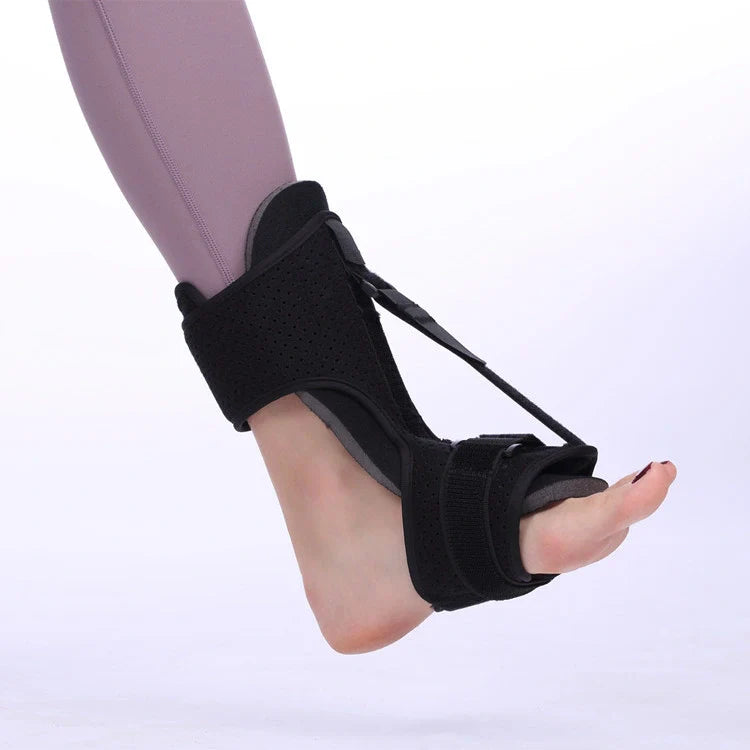 https://cdn.shopify.com/s/files/1/0659/5847/8002/files/Elastic-Adjustable-Dorsal-Splint-for-Pain-Relief-Night-Splint-Foot-Drop-Orthotic-Plantar-Fasciitis-Foot-Brace-Ankle-Support.webp?v=1718279514